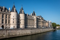 Conciergerie In Paris