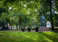 Eino Leino statue along the Esplanade in Helsinki