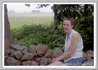 Suzanne in front of the battlefield