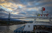 Going under Lionsgate Bridge on Sapphire Princess