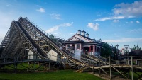 Lightning Racer coaster at Hersheypark in the morning