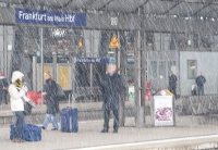 Frankfurt: Snowing at the station