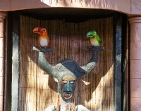 Clyde and Claude in the Tiki Room queue